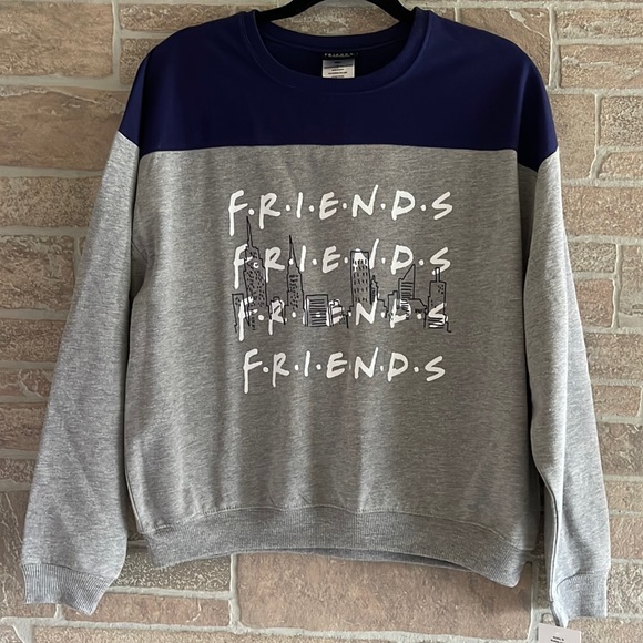FRIENDS Tops - Friends City Skyline Pullover Sweatshirt